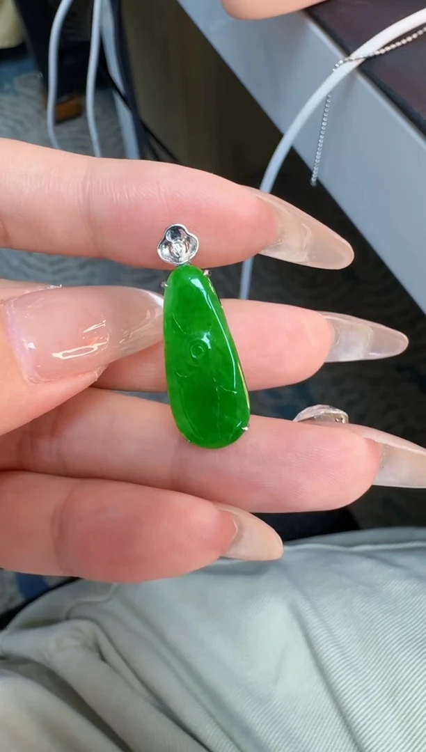 翡翠18K金镶嵌吊坠(不含链)缅甸A货翡翠