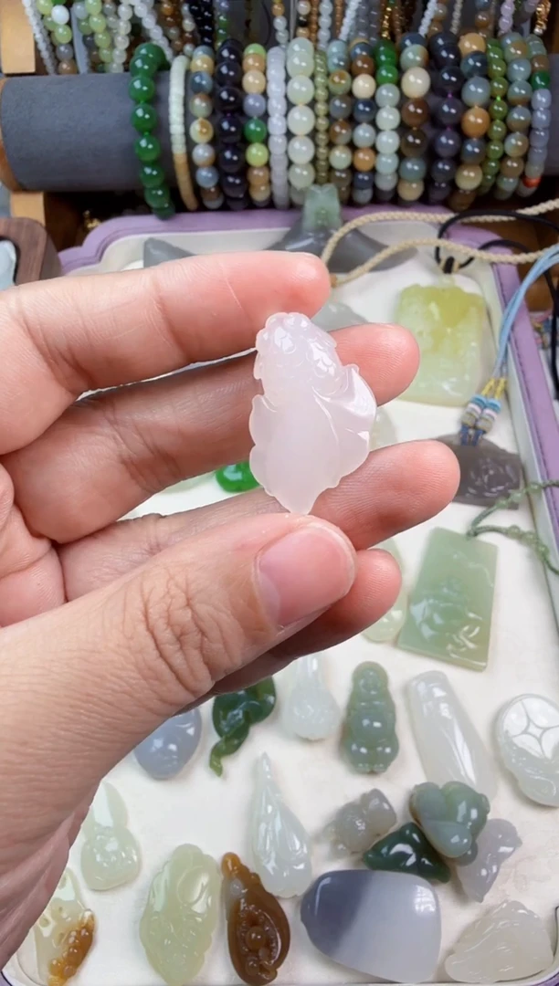 颈饰未镶嵌和田玉紫*?金鱼吊坠