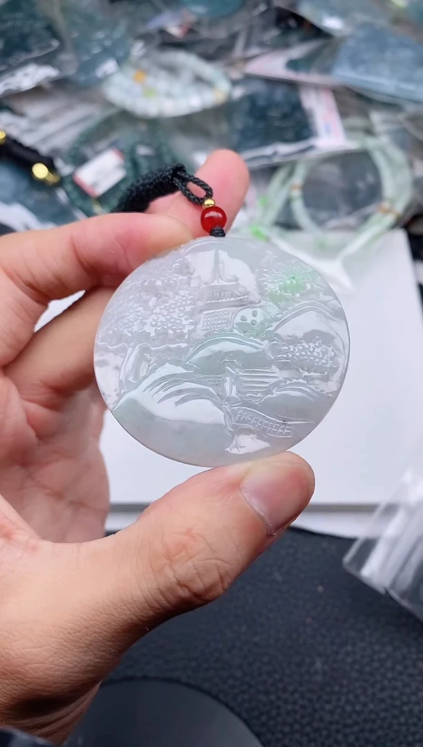 颈饰未镶嵌翡翠