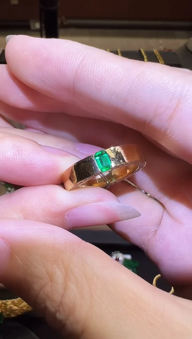 18K金镶嵌戒指祖母绿0.251ct