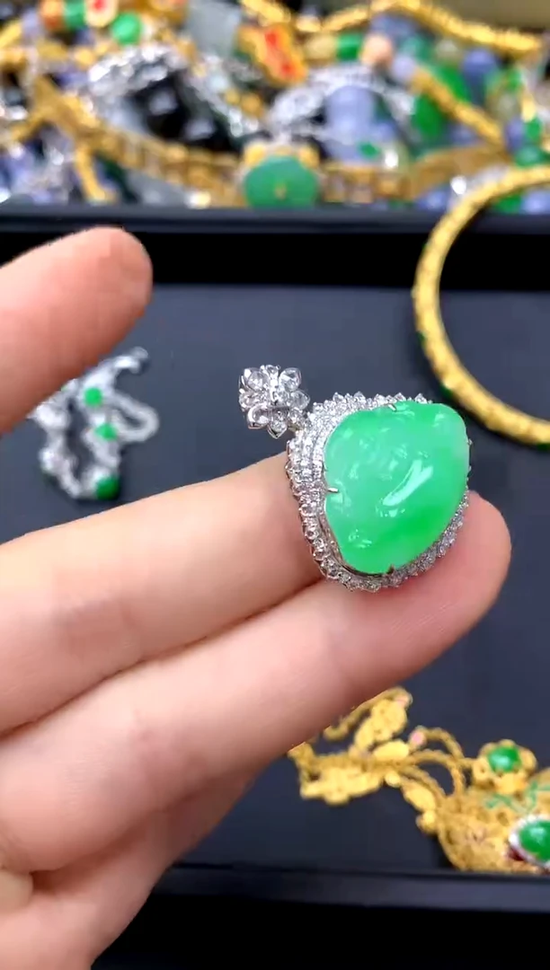 颈饰18K金镶嵌翡翠609-中国好珍宝