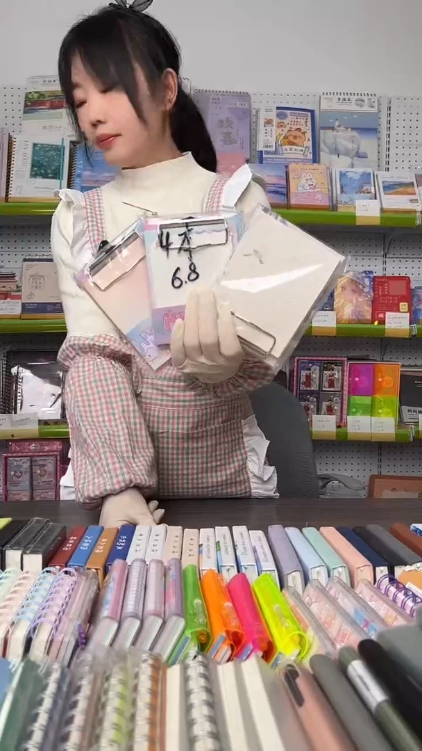 A6彩芯板夹 30张随机封面4本