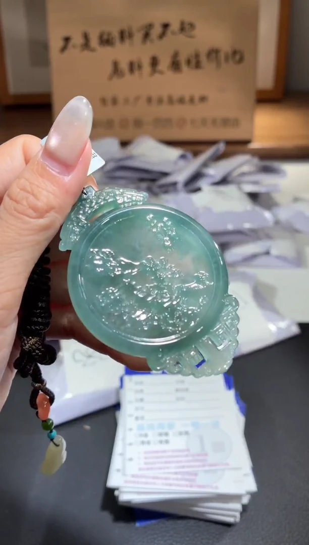 吊坠(不含链)未镶嵌翡翠山水牌