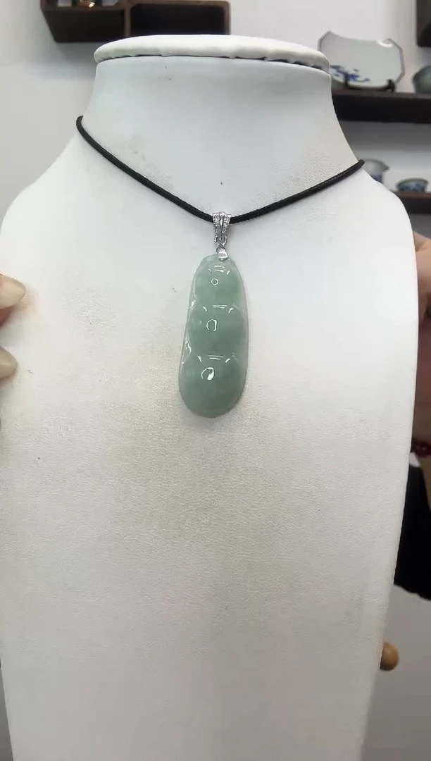 颈饰银S925镶嵌翡翠福豆