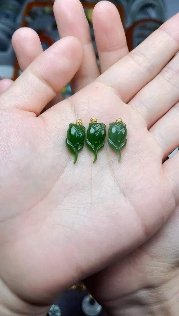 颈饰18K金镶嵌和田玉玫瑰花多样性拍一发一06