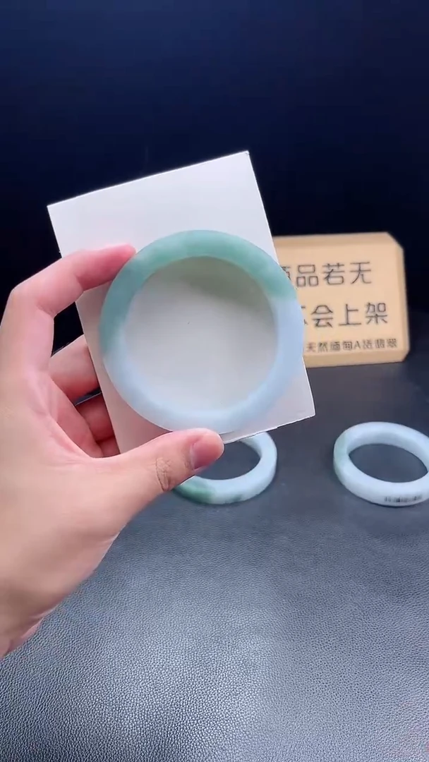 未镶嵌手镯定制翡翠燕*天定制