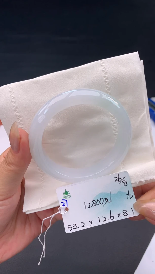 未镶嵌手镯翡翠自带#送人#，联系客服核对地址~