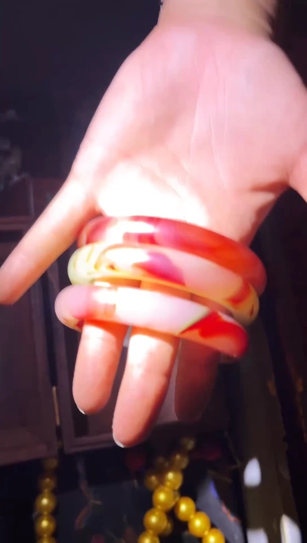 和田玉手镯未镶嵌和田玉龙腾血手镯三条一起给