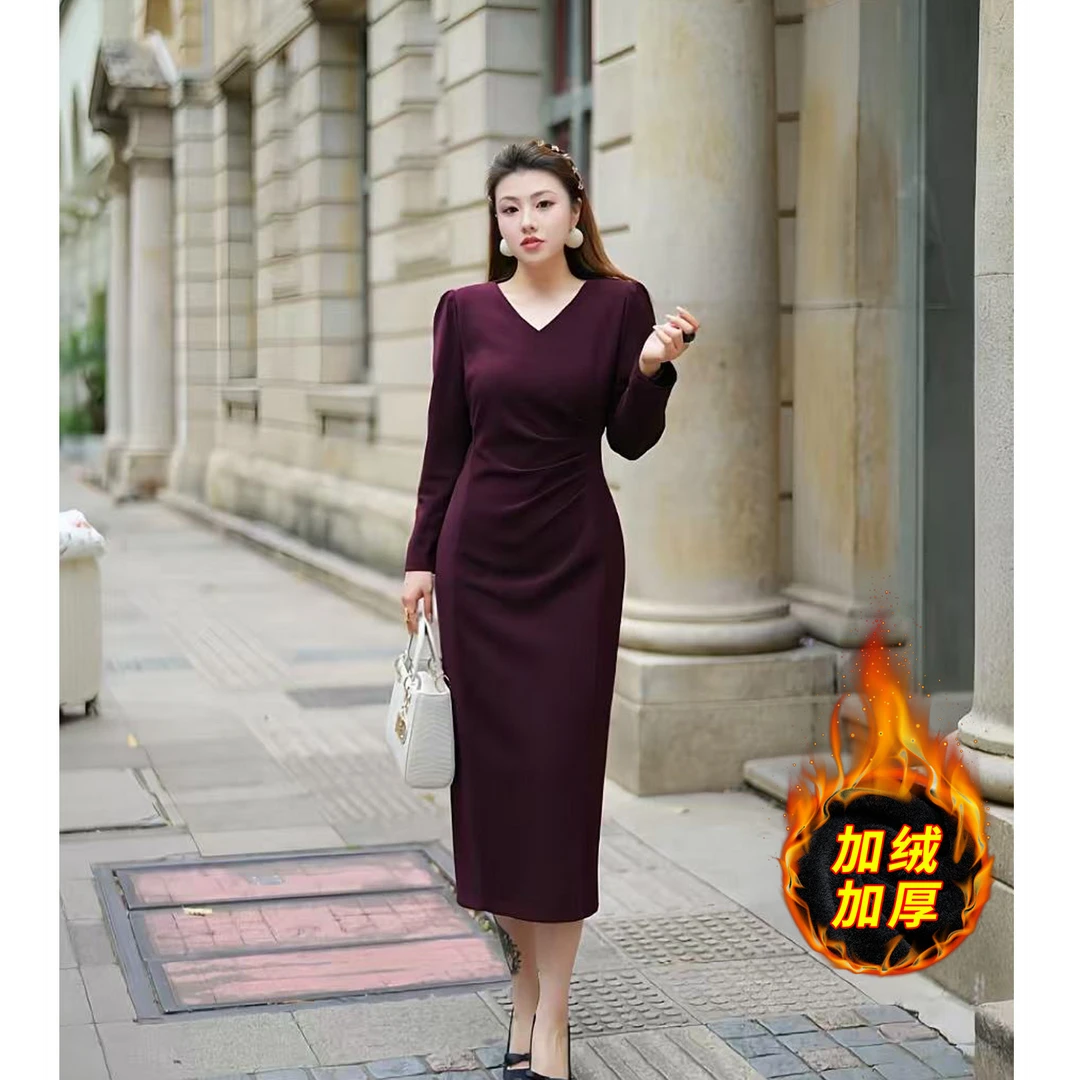 XYD71766/XYD71767秋冬V领捏褶大码女装通勤立裁打底修身连衣裙