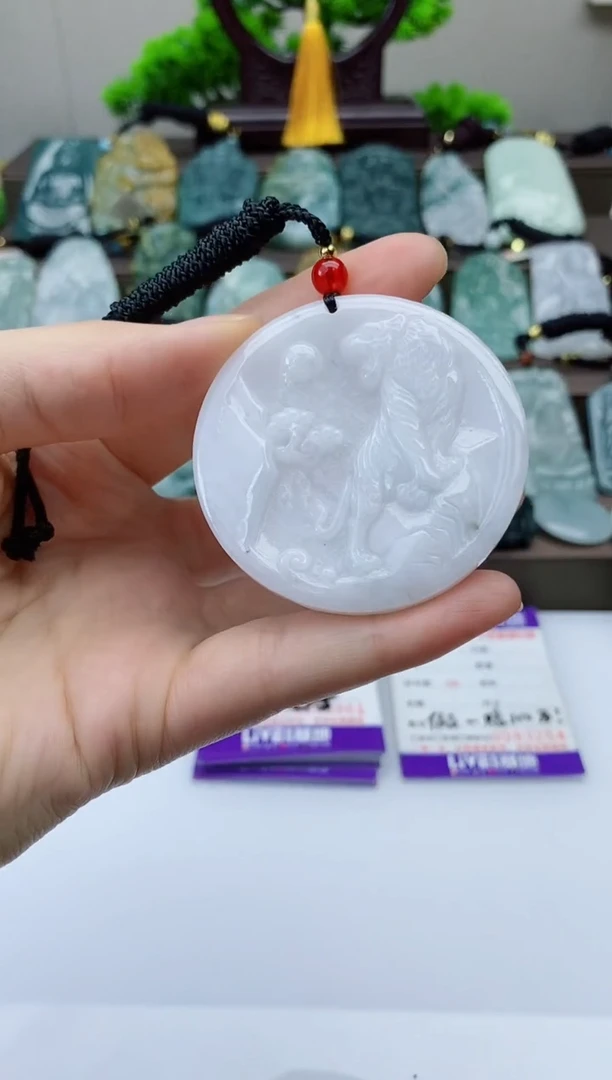 翡翠未镶嵌颈饰