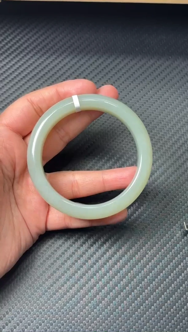 未镶嵌手镯和田玉且末近矿微色差58+m