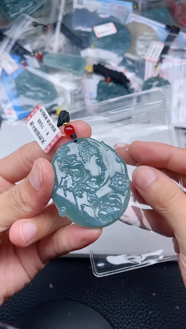 颈饰未镶嵌翡翠