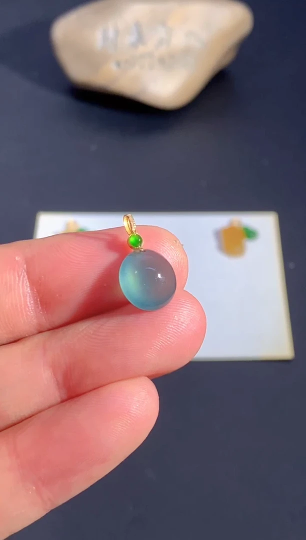 颈饰18K金镶嵌翡翠