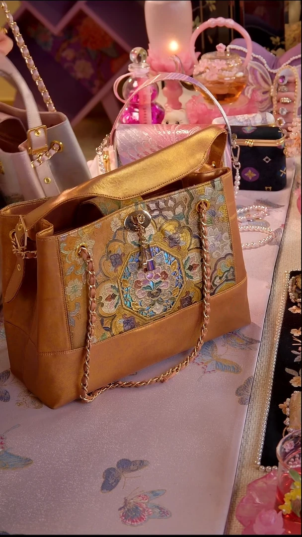 非遗西阵织 如图所示