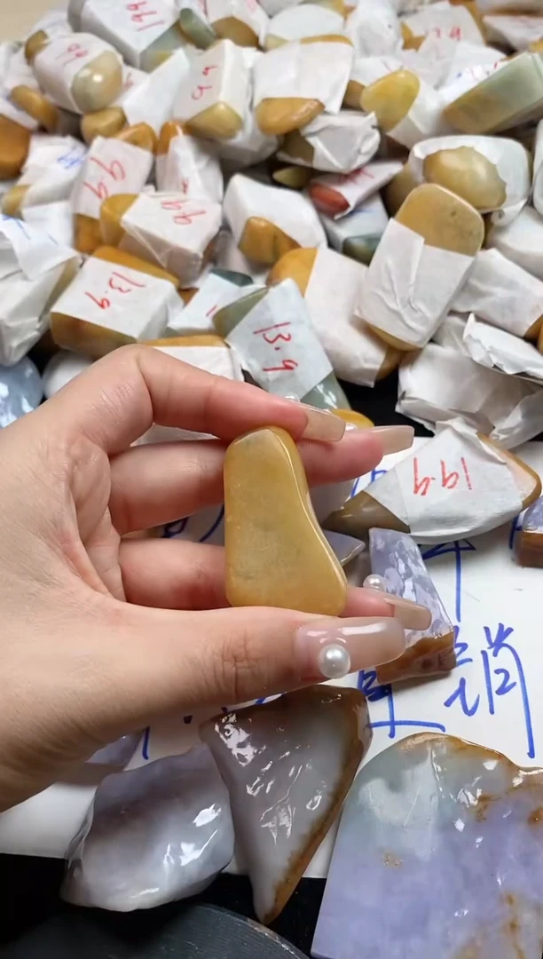 翡翠裸石翡翠挂件裸石