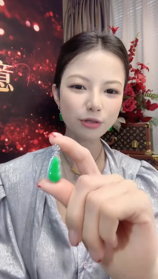 吊坠(不含链)18K金镶嵌翡翠A41