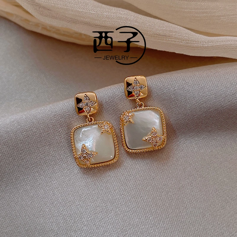 西子饰品高定镀 18K 金 【猫眼方块耳钉】2025年新款耳饰时尚饰品女