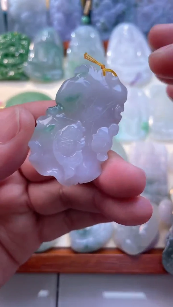 翡翠未镶嵌颈饰荷花鱼