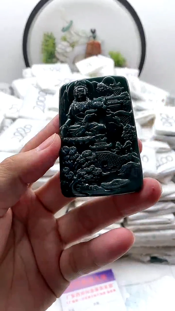 翡翠未镶嵌颈饰大势至