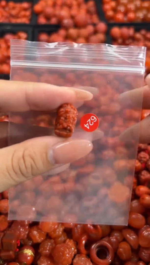 南红玛瑙未镶嵌颈饰1