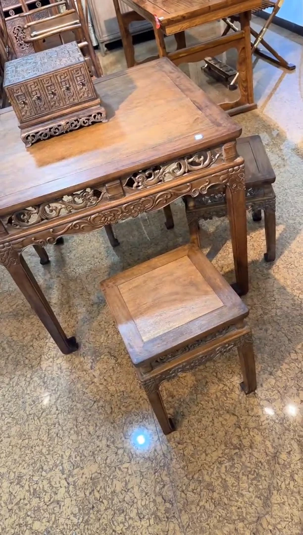 【闪购商品】木花梨木 一桌带四凳    工艺品
