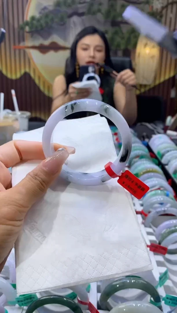 翡翠手镯未镶嵌多人00772