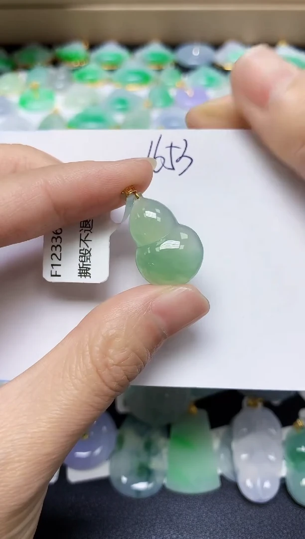 翡翠18K金镶嵌颈饰 天然缅甸翡翠A货