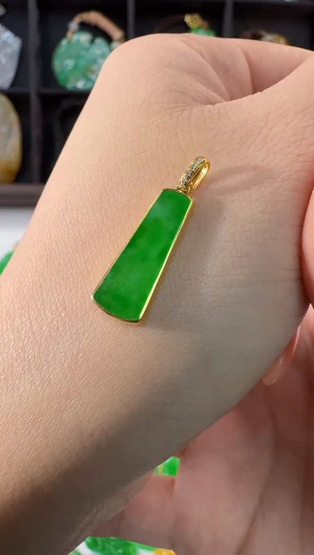 颈饰18K金镶嵌翡翠缅甸A货翡翠