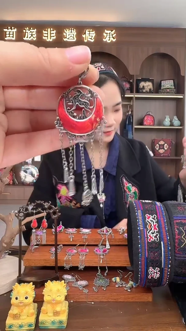 【闪购商品】织绣扶光苗绣传承46