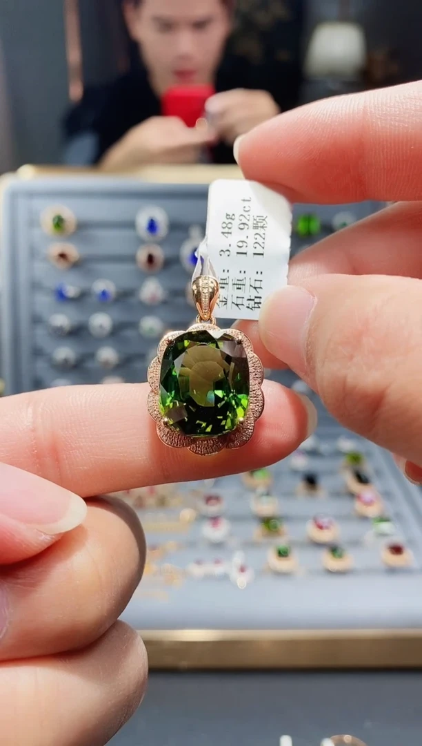 【闪购商品】碧玺颈饰18K金镶嵌19.92.