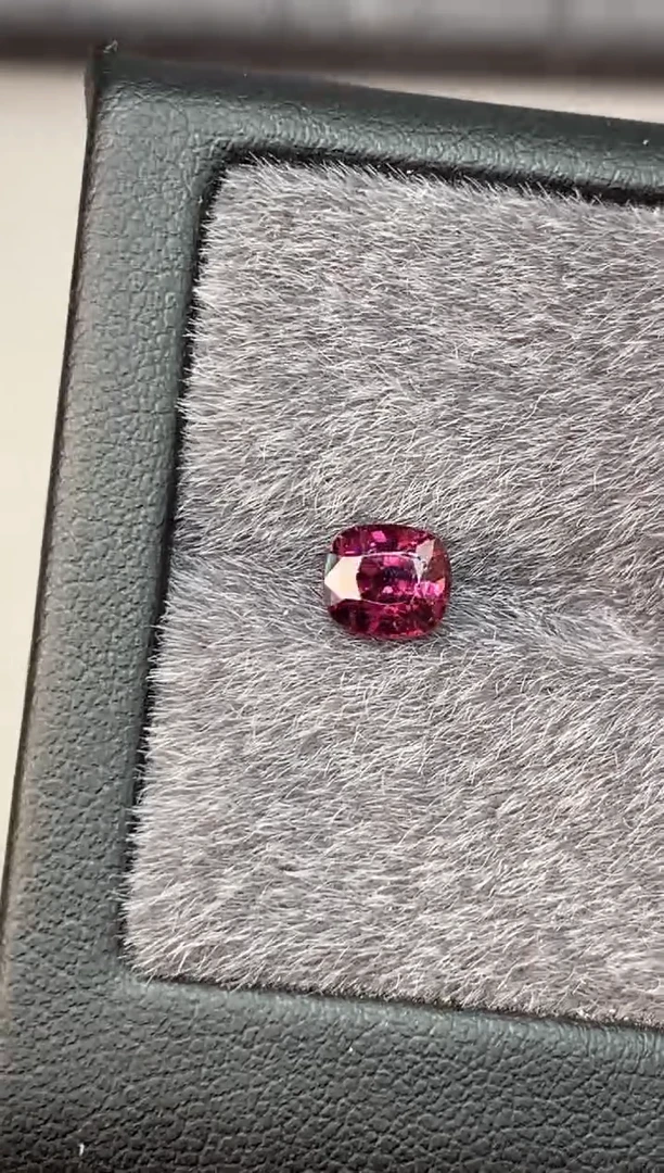 定制尖晶石裸石未镶嵌0.91ct 枕型 酒红色调