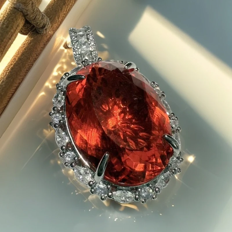 红吊坠椭圆四爪白底b54