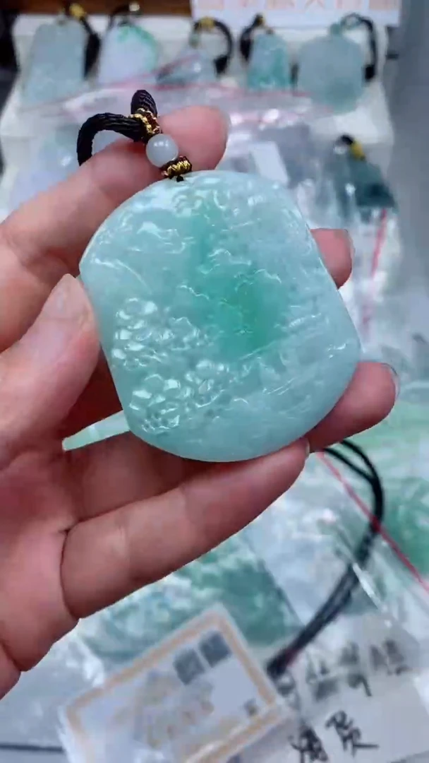 颈饰未镶嵌翡翠吊坠