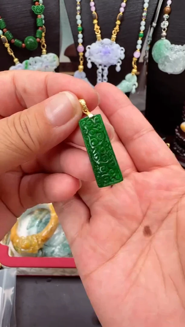颈饰未镶嵌翡翠吊坠