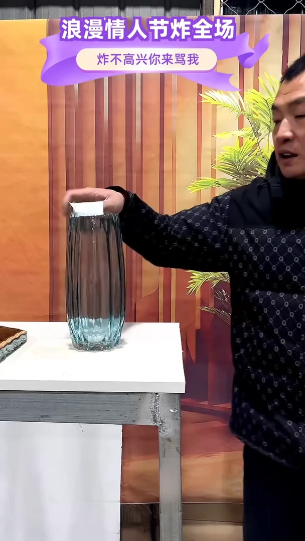 【闪购商品】玻璃118蓝色竖条纹花瓶