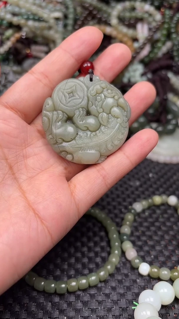 颈饰未镶嵌和田玉1