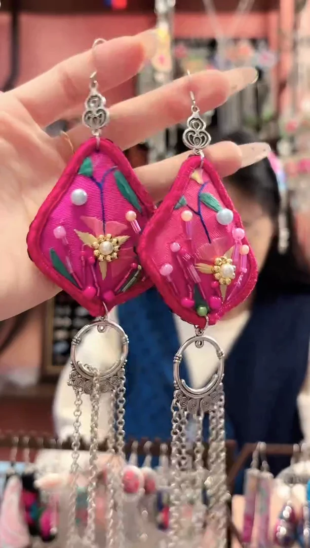 织绣云织谣民族风精美饰品 66