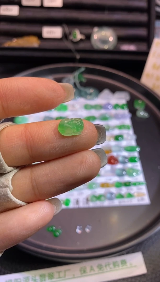 翡翠挂件未镶嵌貔貅