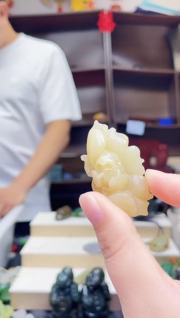 和田玉未镶嵌颈饰1