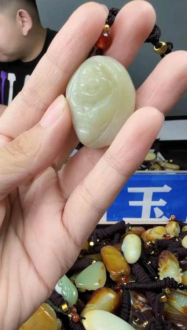 和田玉未镶嵌颈饰1