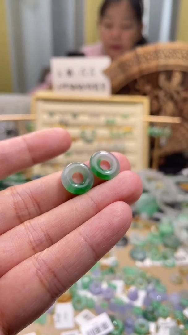 颈饰未镶嵌翡翠甜甜圈一对