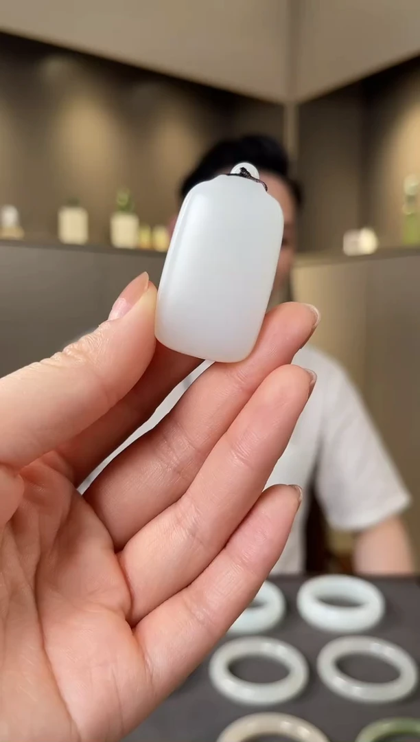 颈饰未镶嵌和田玉羊脂白无事牌吊坠