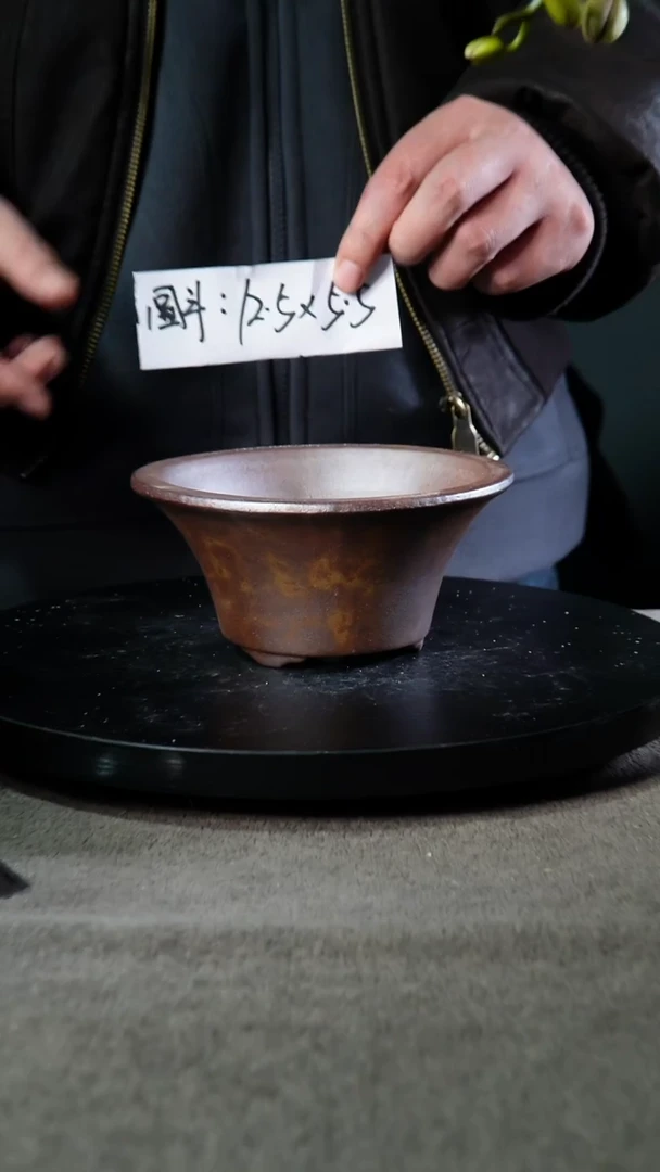 A宜兴紫砂小花盆