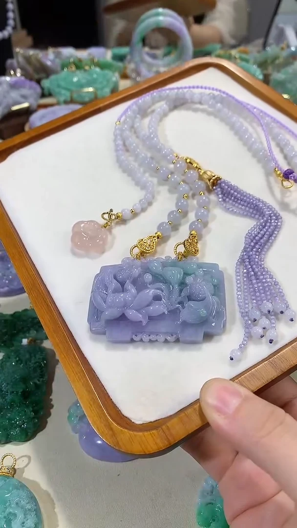 颈饰未镶嵌翡翠吊坠