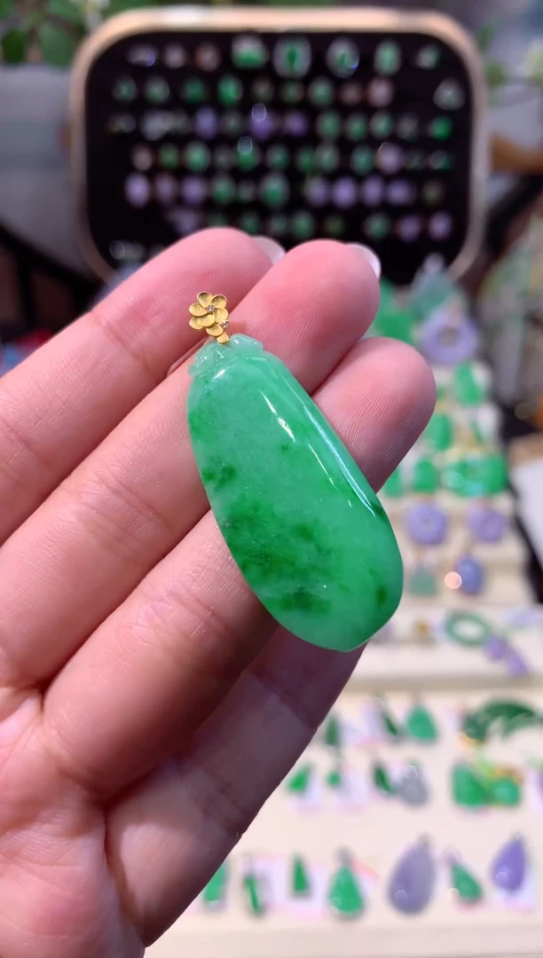 【闪购商品】翡翠颈饰18K金镶嵌缅甸天然A货翡翠