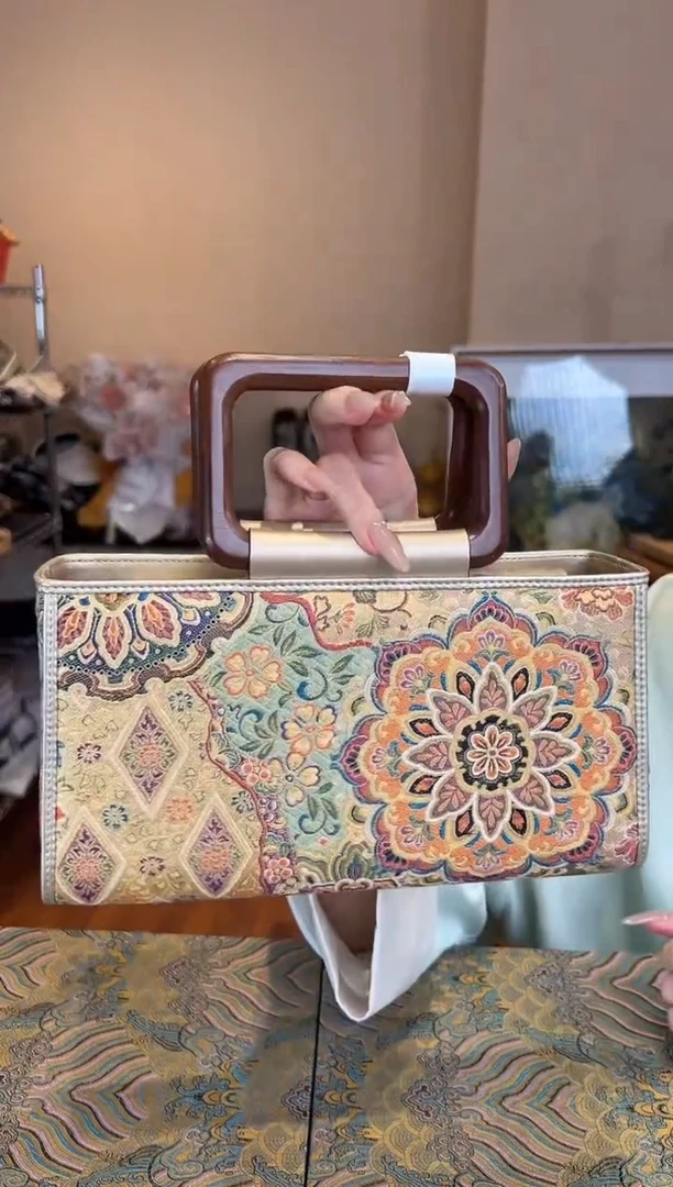 刺绣T*o老绣包包