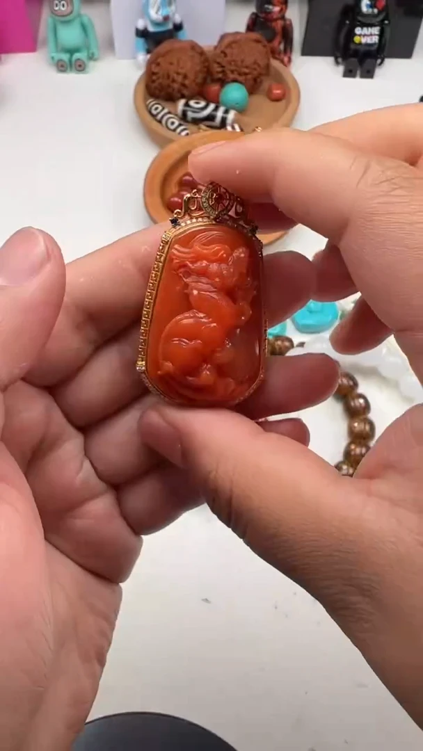 【闪购商品】南红玛瑙吊坠(不含链)18K金镶嵌南红雕刻镶嵌吊坠