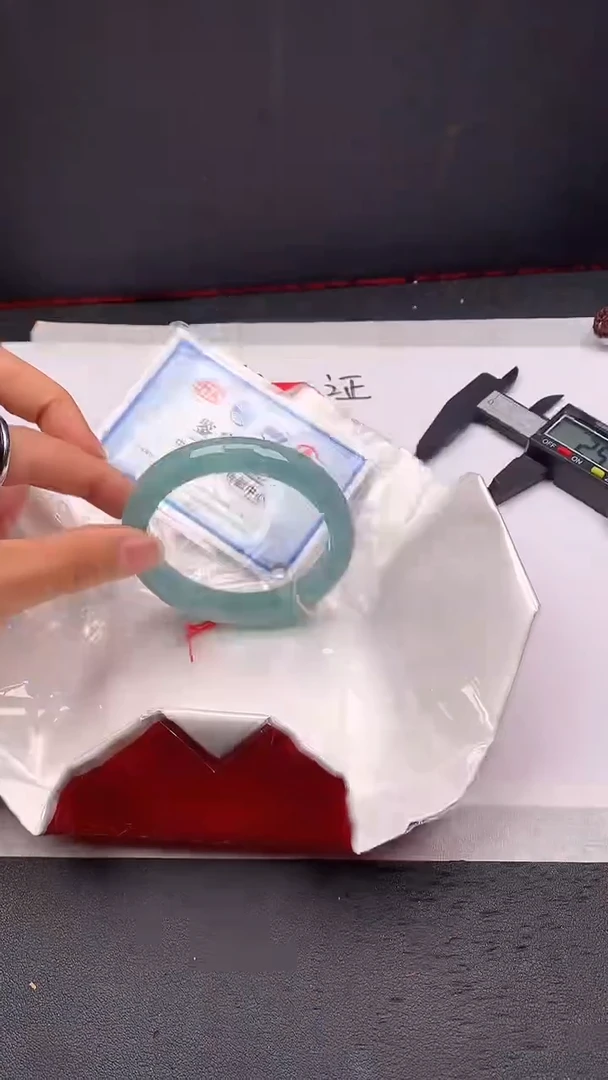 翡翠手镯未镶嵌60