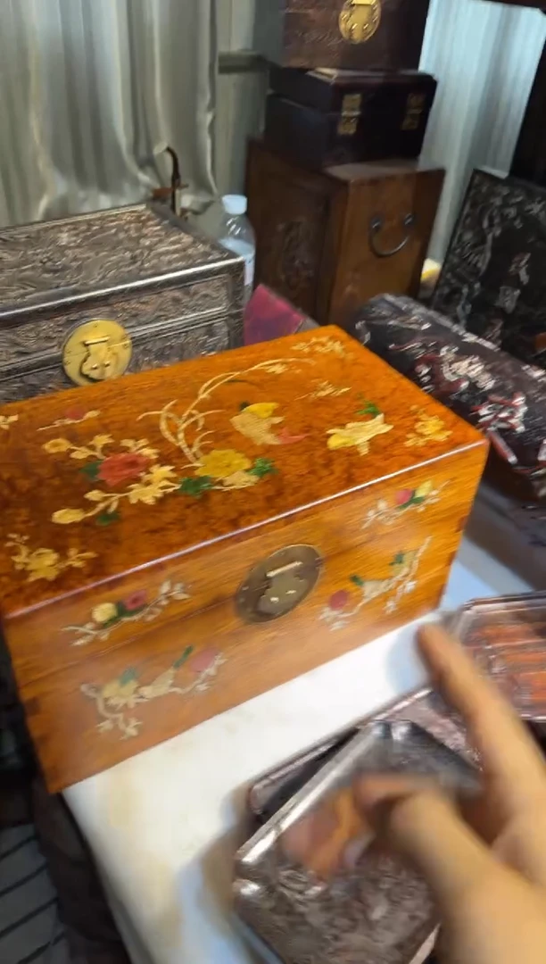木黄花梨老箱子镶嵌彩贝  花鱼花鱼