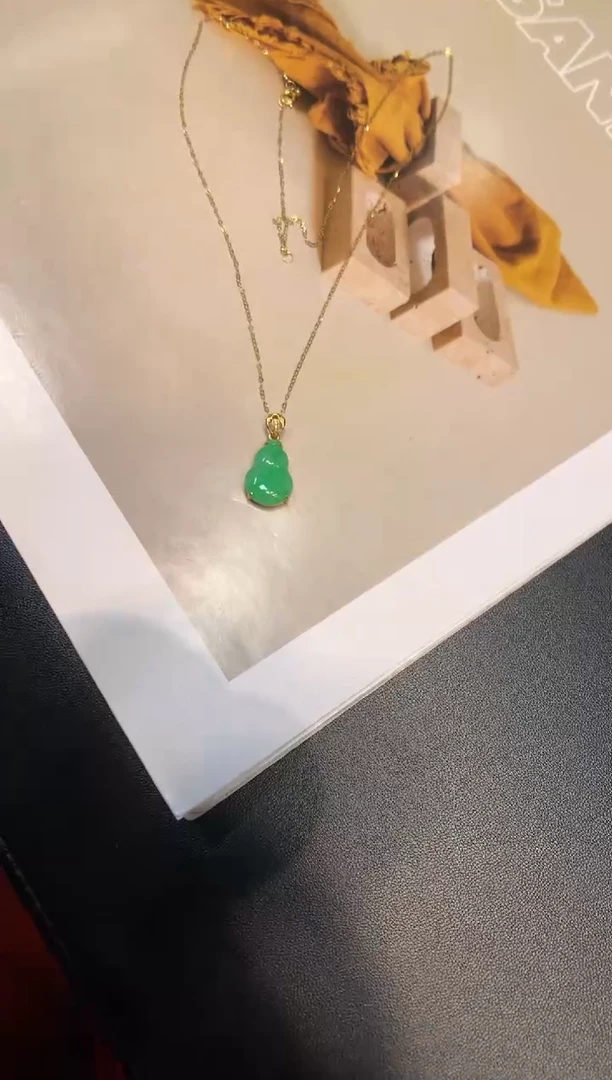 颈饰18K金镶嵌翡翠葫芦套链18K金链